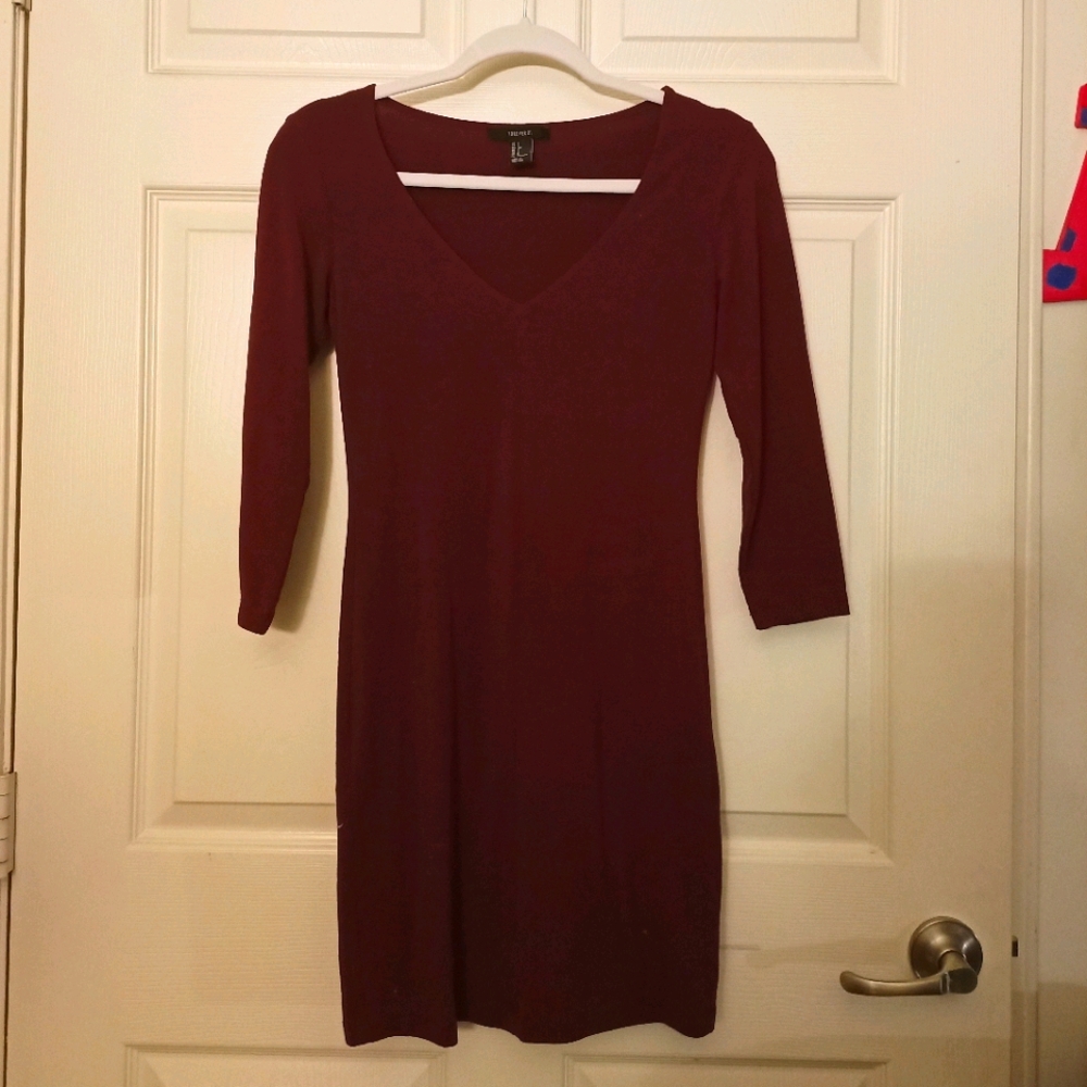 V-neck Maroon bodycon dress